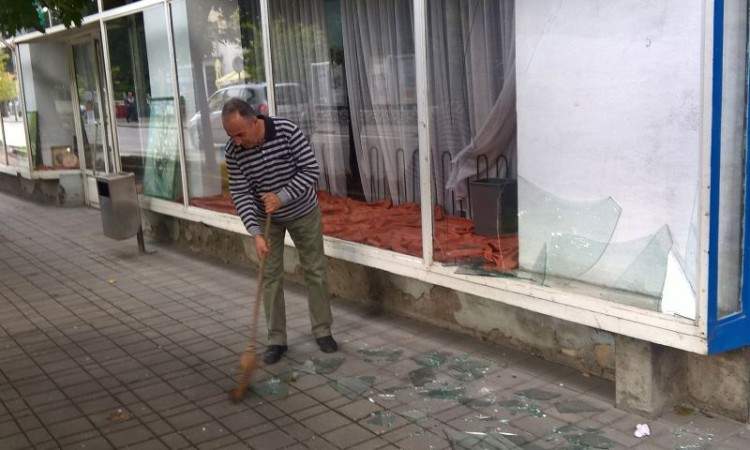 Razbijen izlog na prostorijama BZK 'Preporod' u Gradačcu